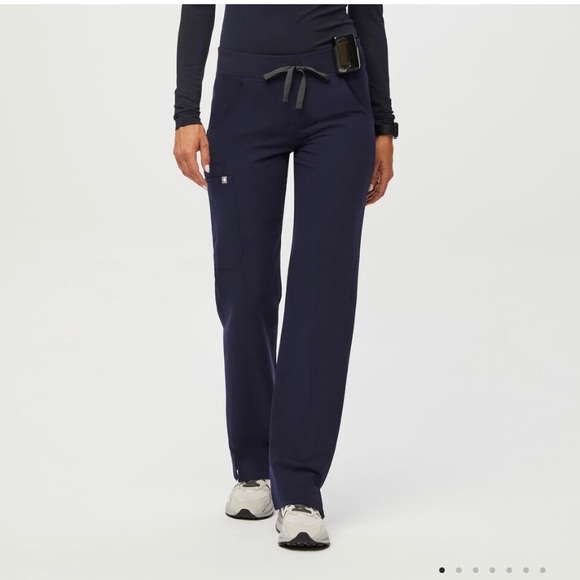 Figs Pants - Figs womens Kade™ Cargo Scrub Pants EUC size small/petite